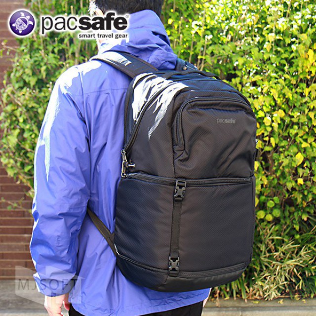 盗難防止機能が満載の一眼レフ対応カメラバッグ